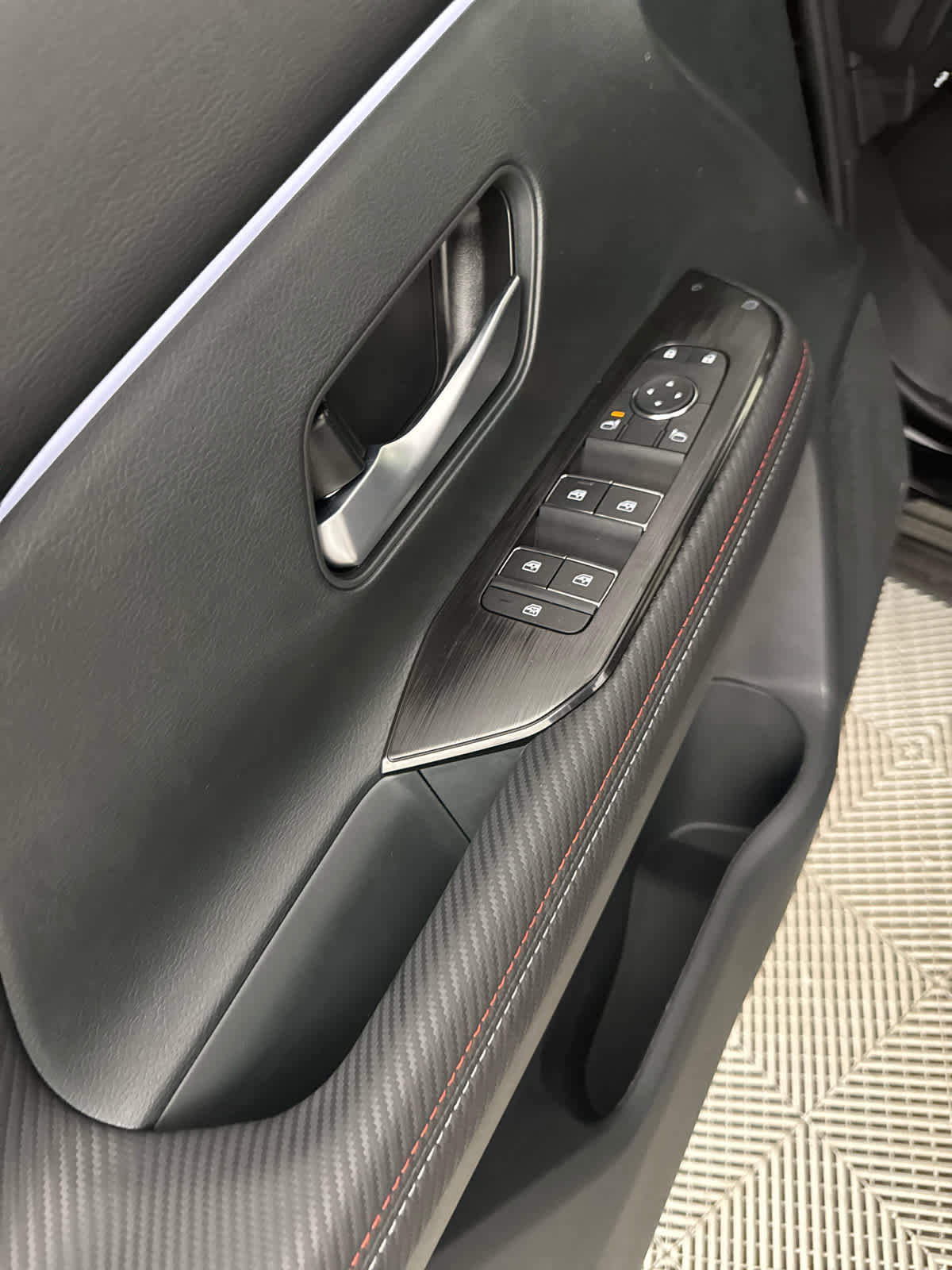 New 2026 Nissan Kicks SR image 14