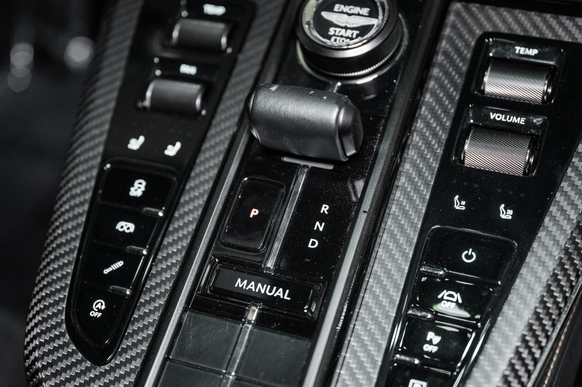 Used 2025 Aston Martin V8 Vantage Coupe RWD image 29