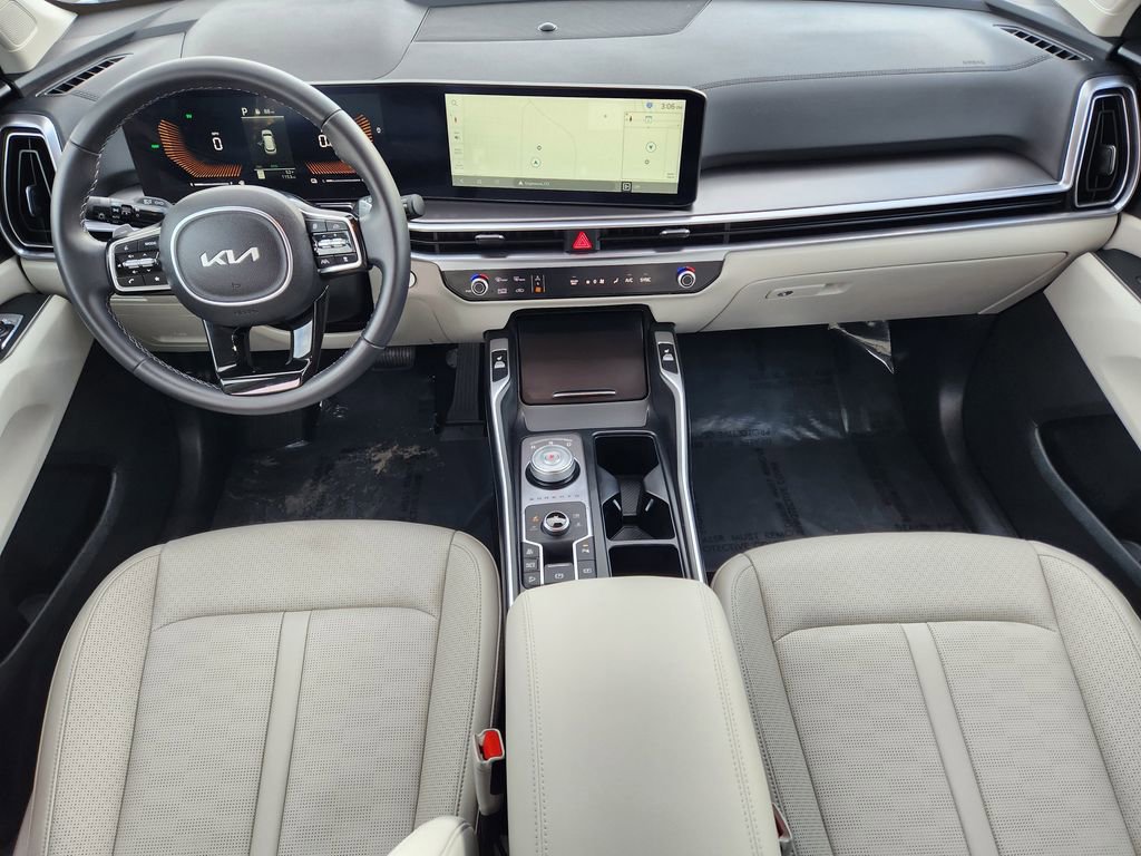 Certified 2025 Kia Sorento EX image 11