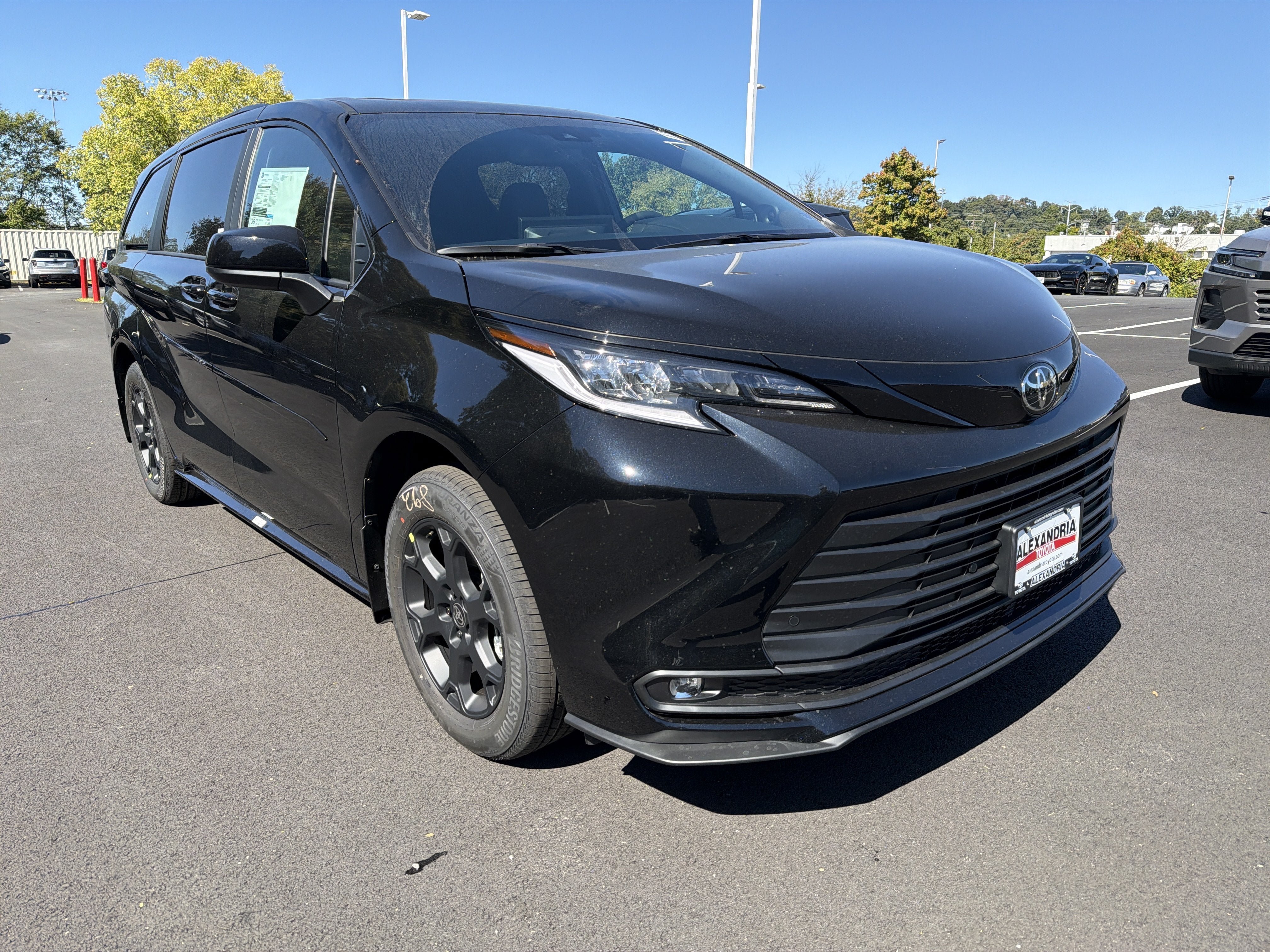 New 2026 Toyota Sienna AWD image 3
