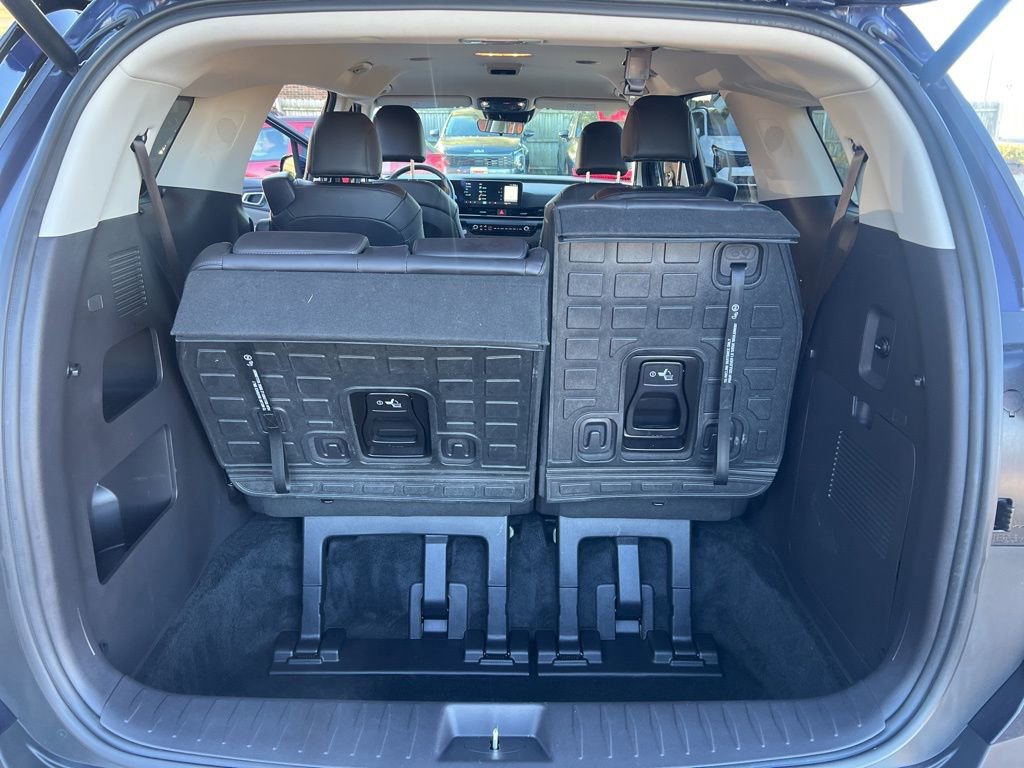 Certified 2025 Kia Carnival EX image 10