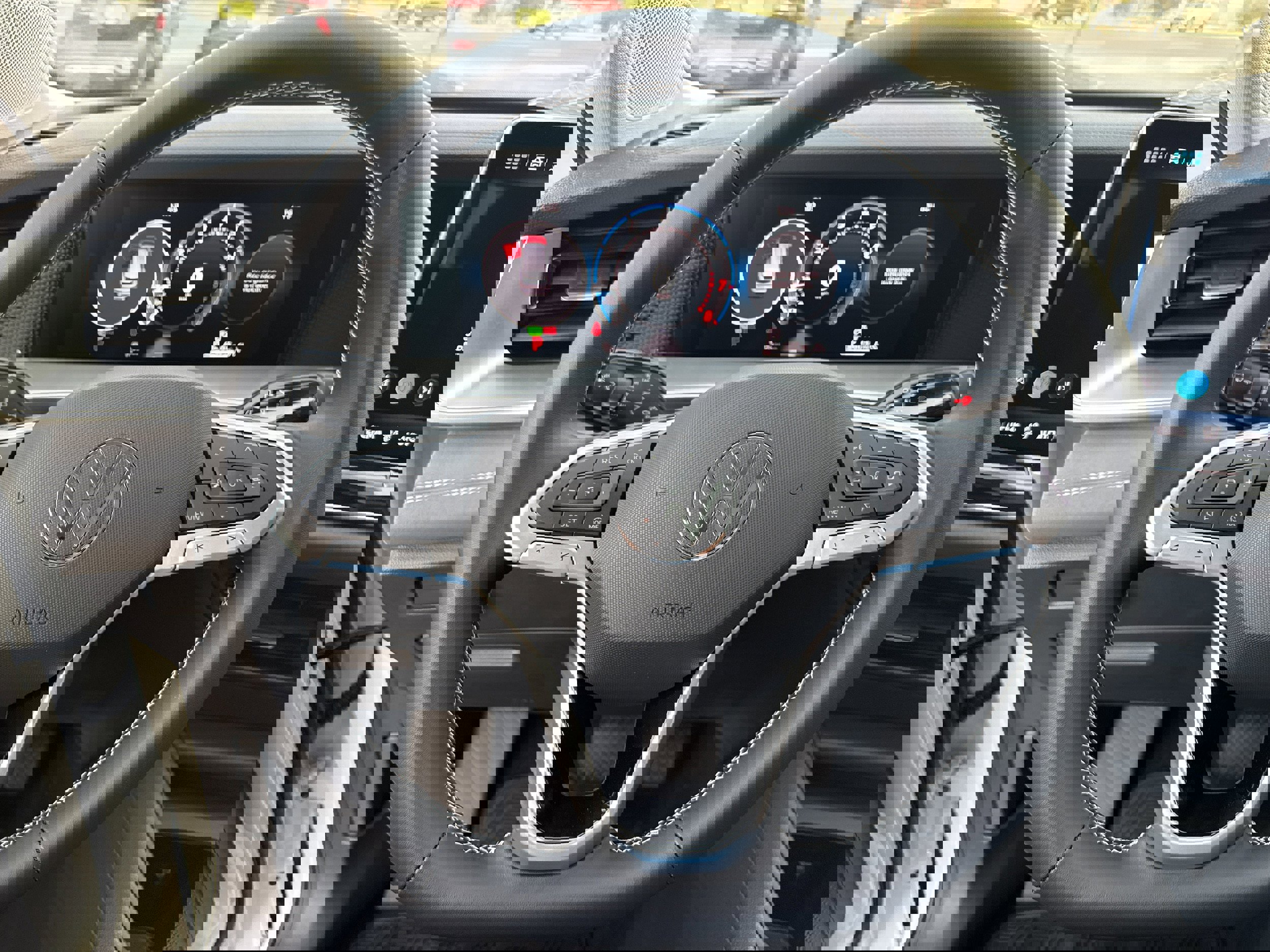 New 2025 Volkswagen Tiguan SE image 34