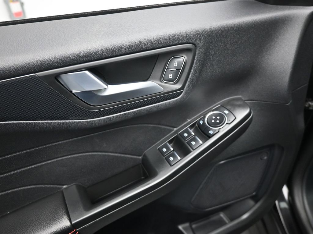 Used 2025 Ford Escape ST-Line AWD/4WD image 11