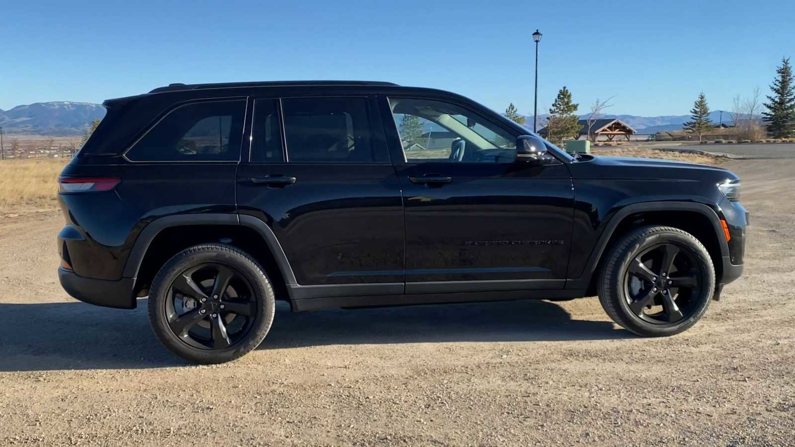 Certified 2023 Jeep Grand Cherokee Limited w/ Luxury Tech Group II image 5