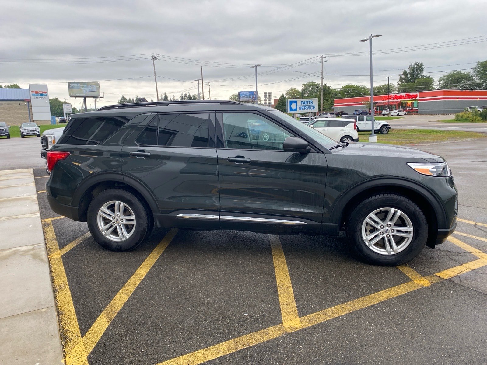 Used 2021 Ford Explorer XLT AWD/4WD image 7