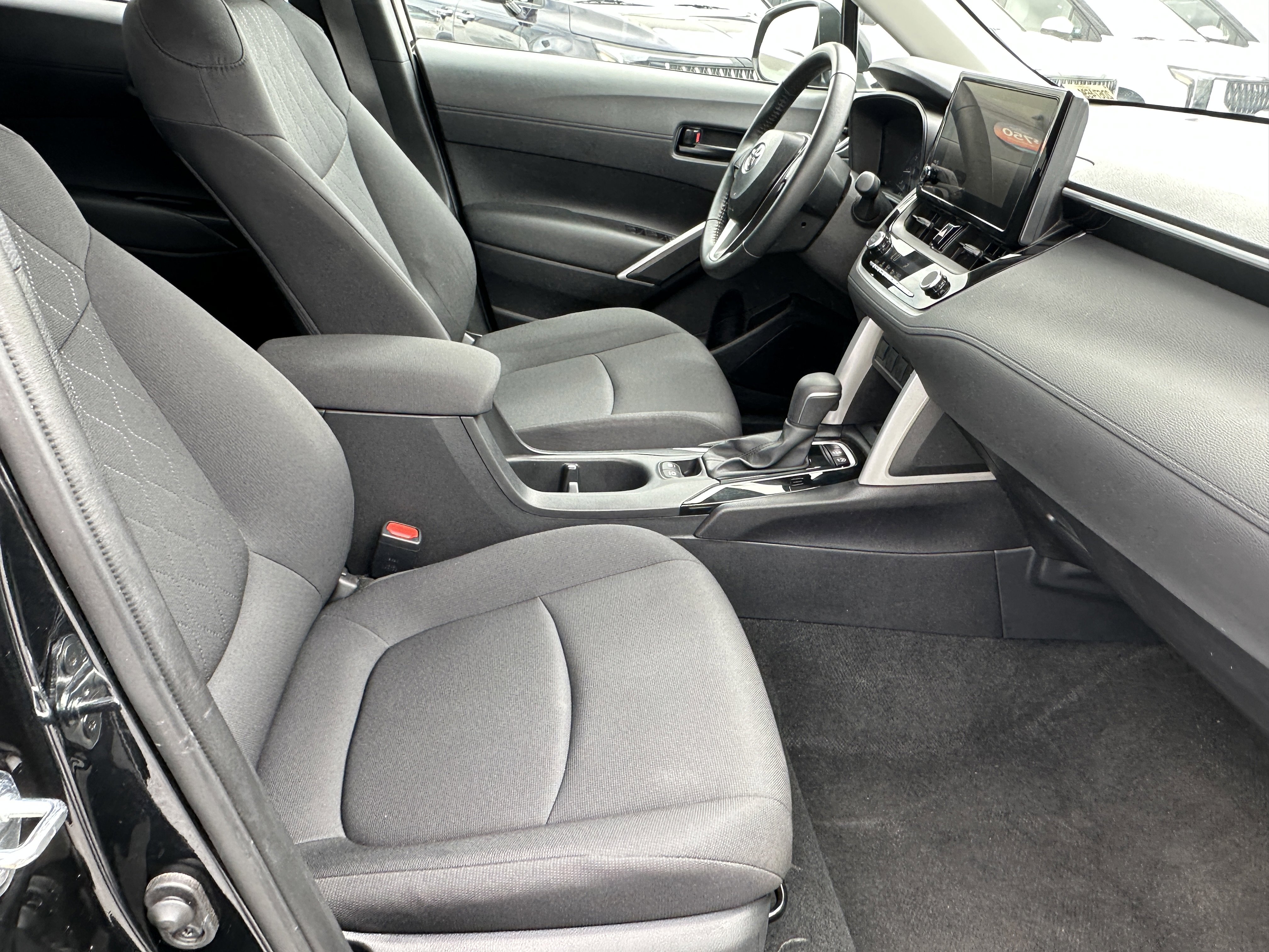 Used 2025 Toyota Corolla Cross LE FWD image 17