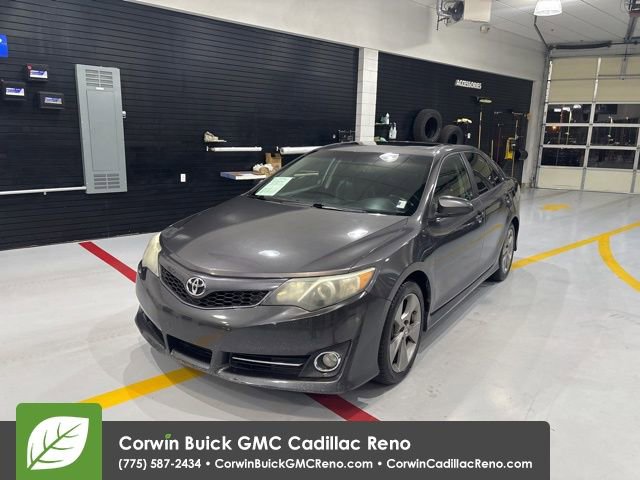 Used 2014 Toyota Camry SE w/ Moonroof Package image 1