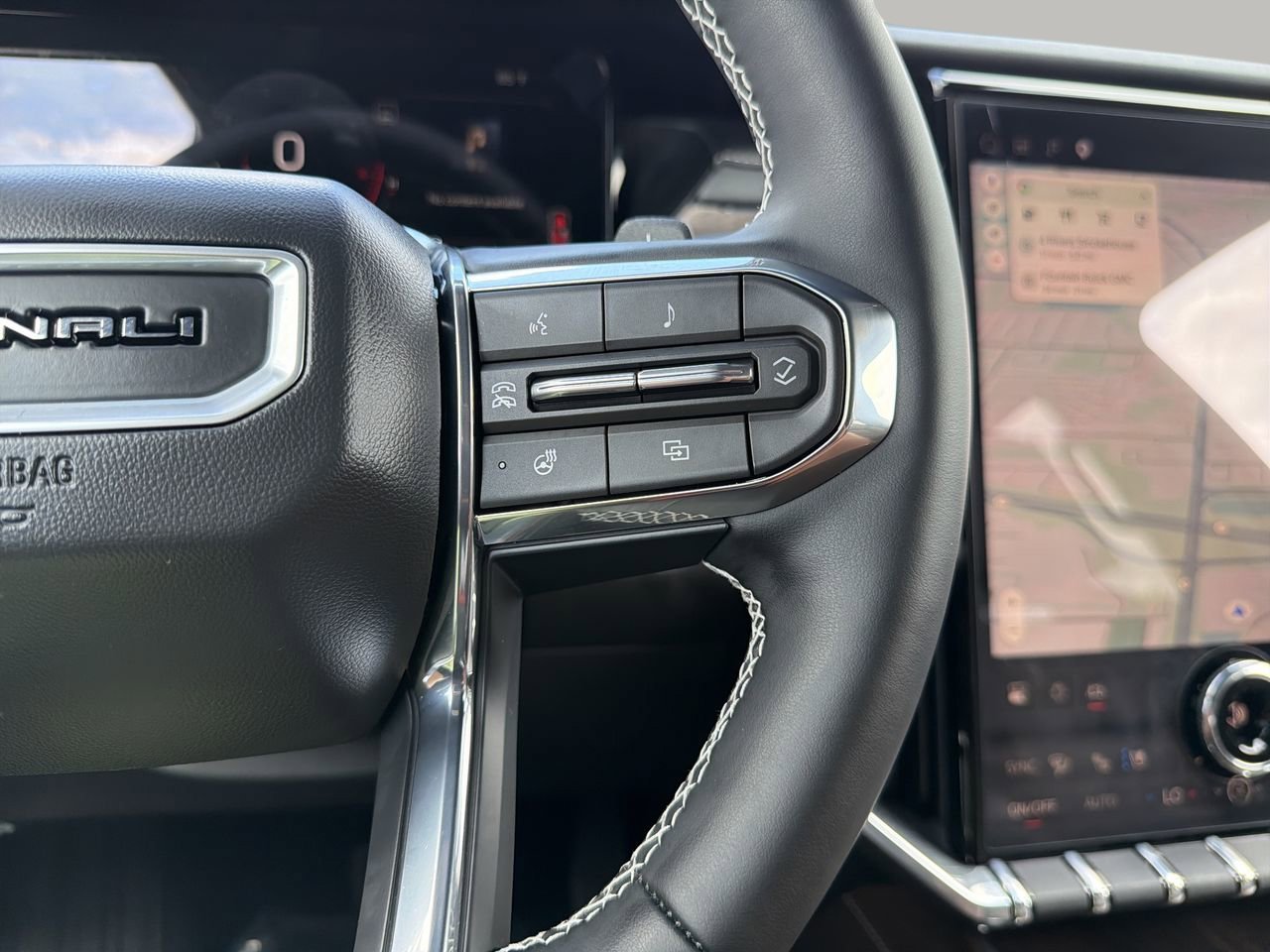 Used 2026 GMC Acadia Denali Ultimate FWD image 31