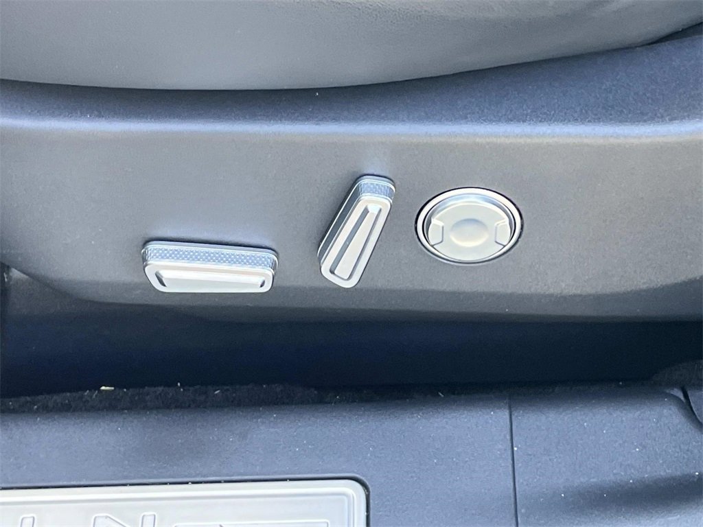 Used 2025 Lincoln Nautilus Reserve image 22