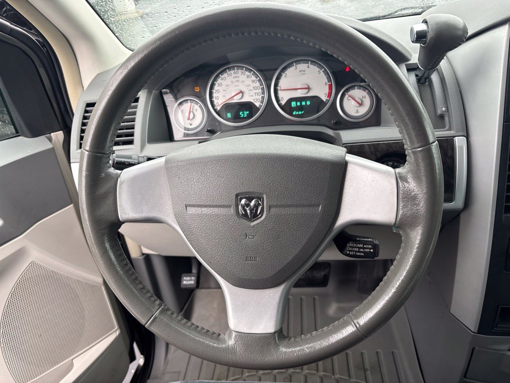 Used 2010 Dodge Grand Caravan Crew w/ Family Value Group FWD image 16