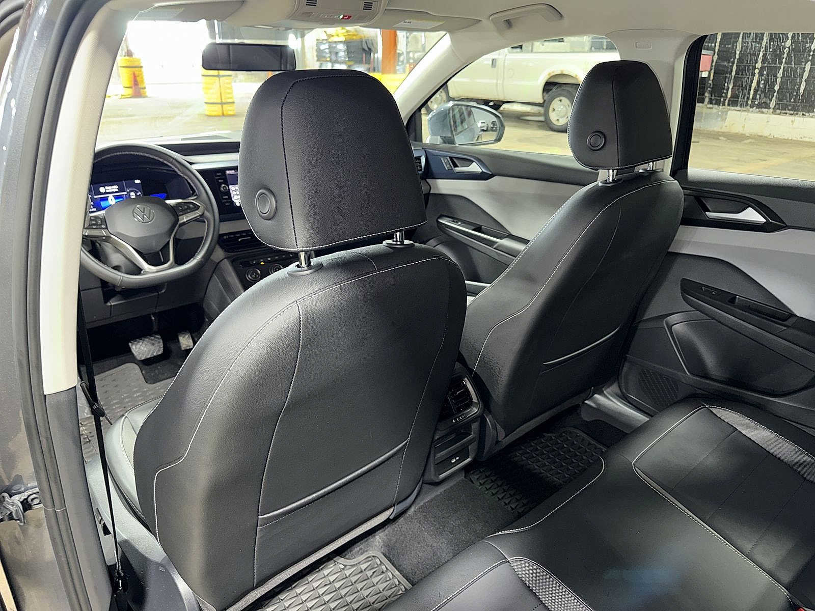 Used 2022 Volkswagen Taos SE image 28