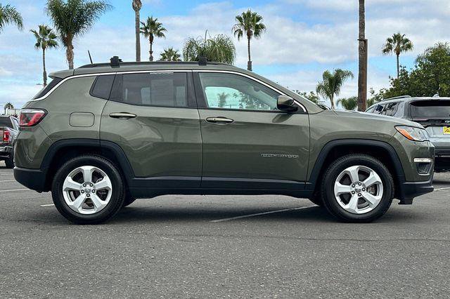Used 2017 Jeep Compass Latitude FWD image 3