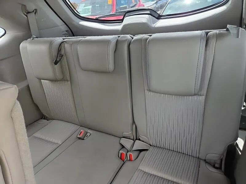 Used 2018 Toyota Highlander Plus w/ Carpet Mat Package (TMS) AWD/4WD image 8