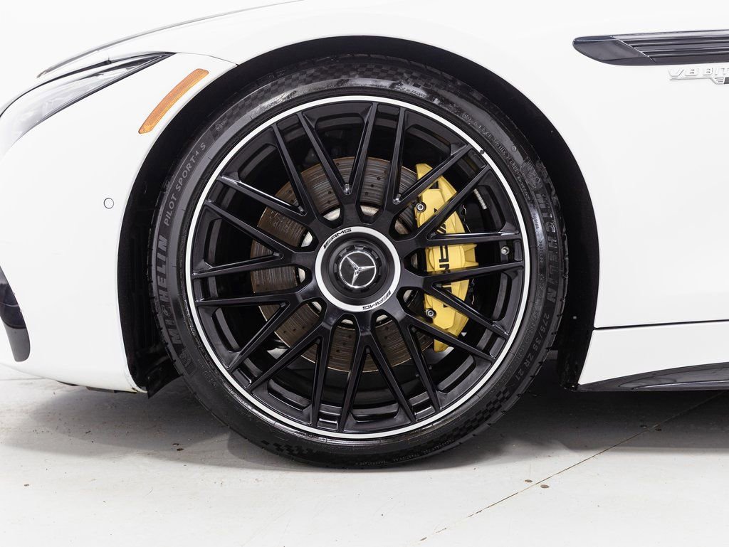 Used 2022 Mercedes-Benz SL 55 AMG 4MATIC w/ Driver Assistance Package image 39