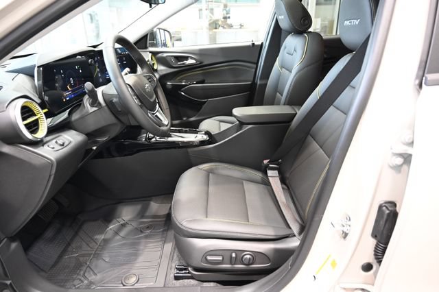 New 2026 Chevrolet Trax ACTIV w/ Sunroof Package FWD image 9
