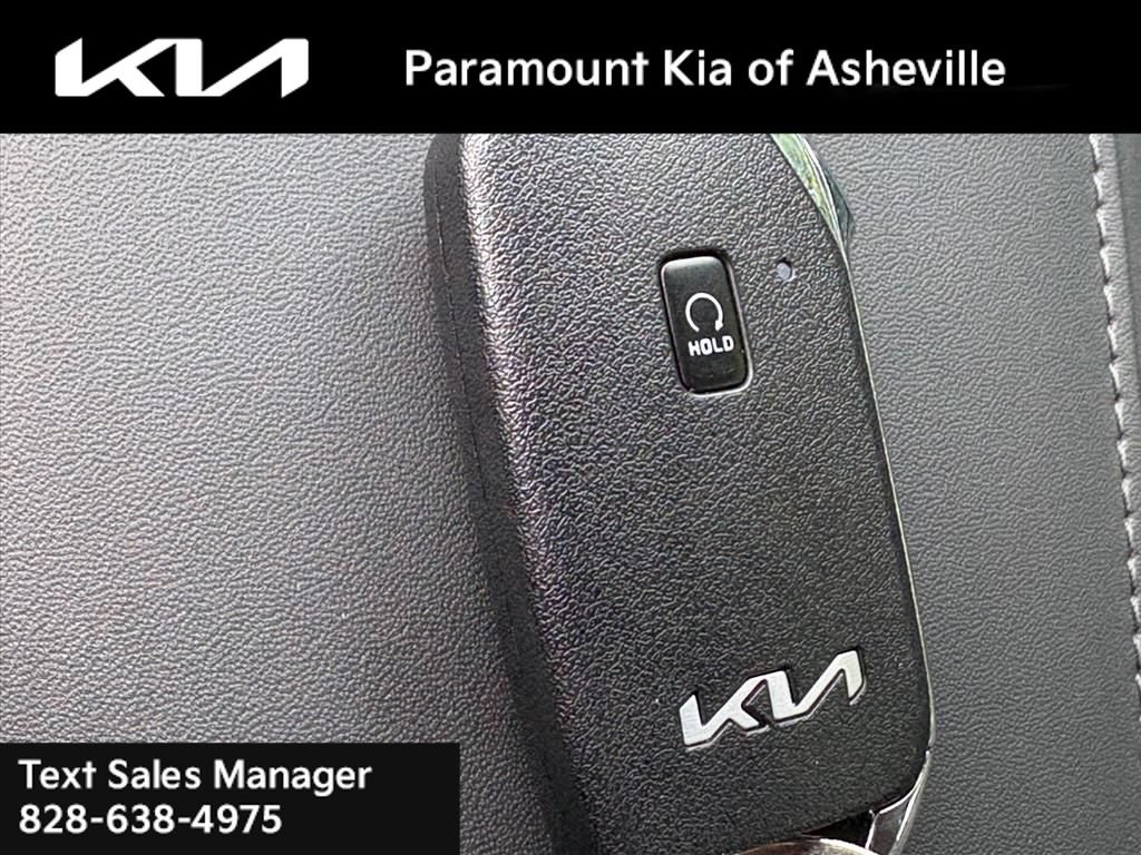Certified 2025 Kia Niro FWD image 27