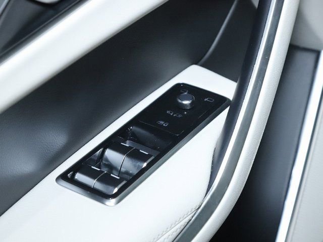 Certified 2025 Jaguar F-PACE R-Dynamic S image 32