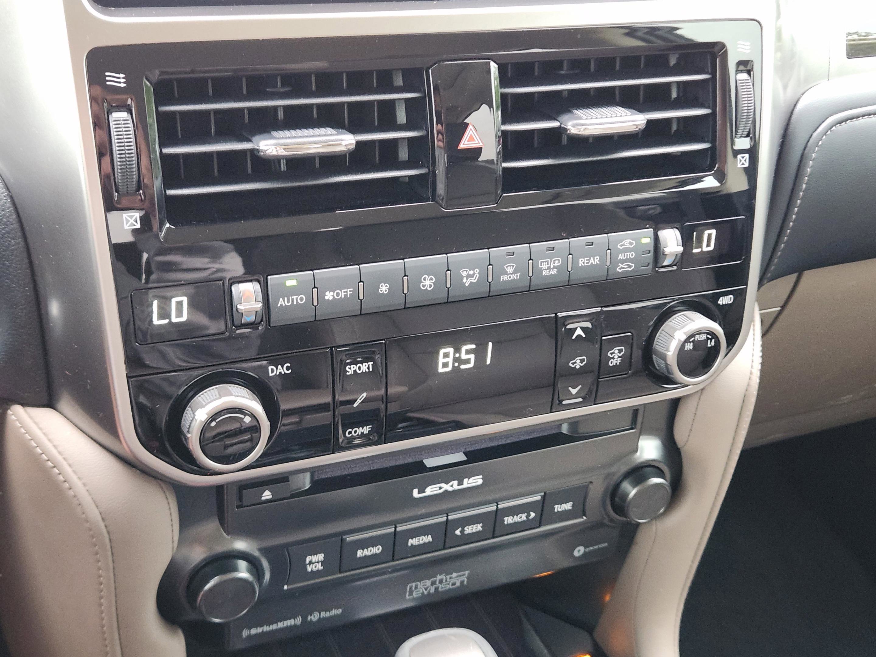 Used 2023 Lexus GX 460 Luxury w/ Accessory Package AWD/4WD image 11