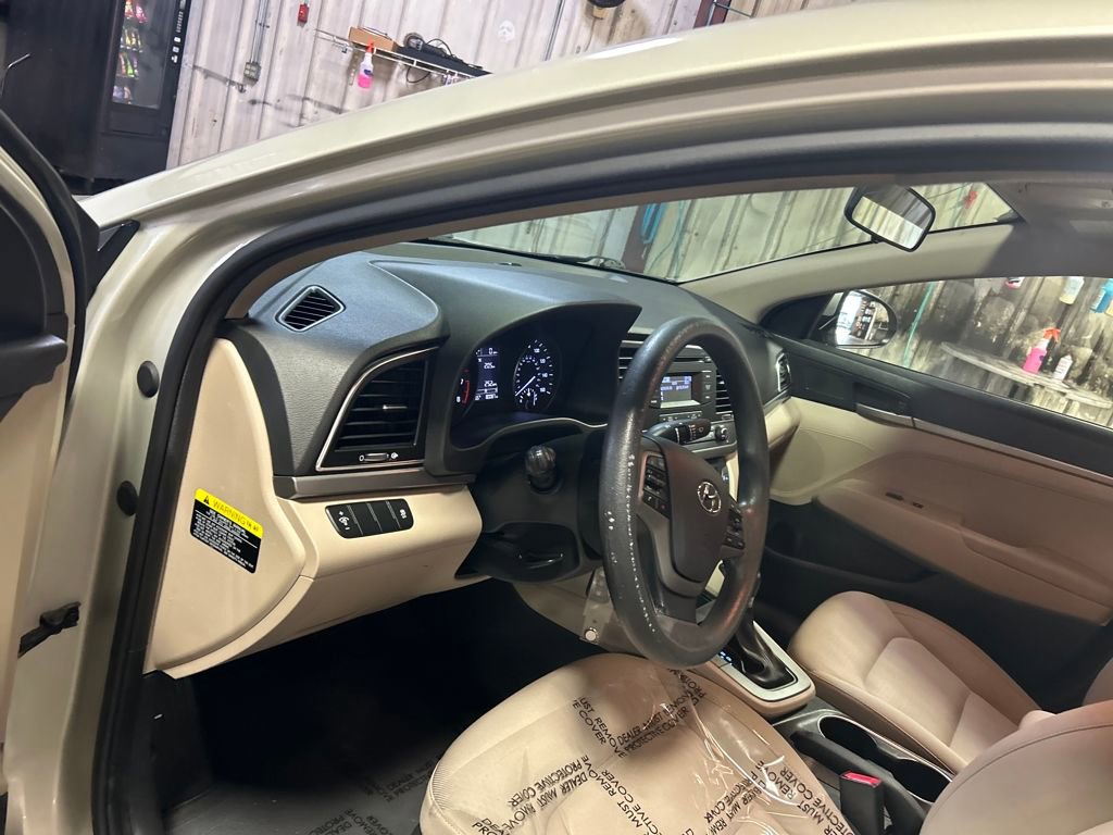 Used 2017 Hyundai Elantra SE image 25
