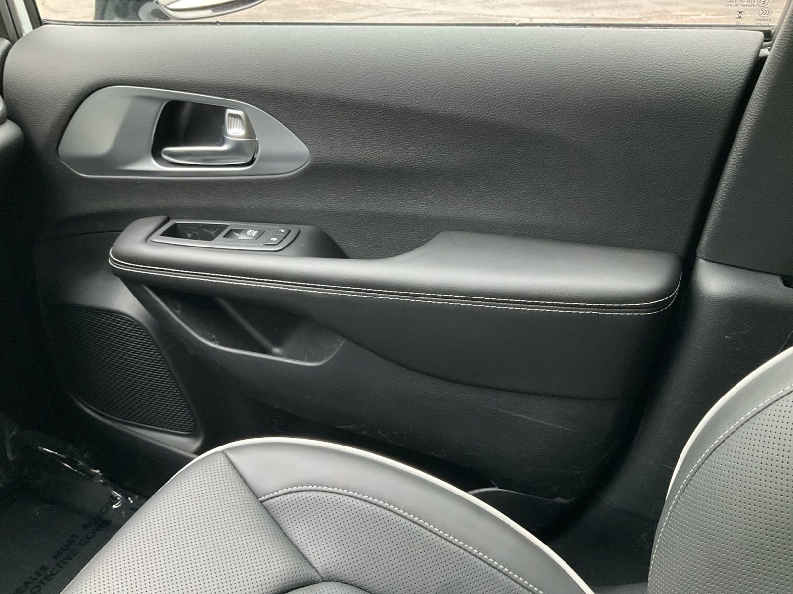 New 2026 Chrysler Pacifica Limited w/ S Appearance Package image 16