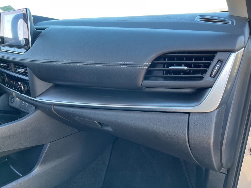 Used 2025 Nissan Rogue SV image 26