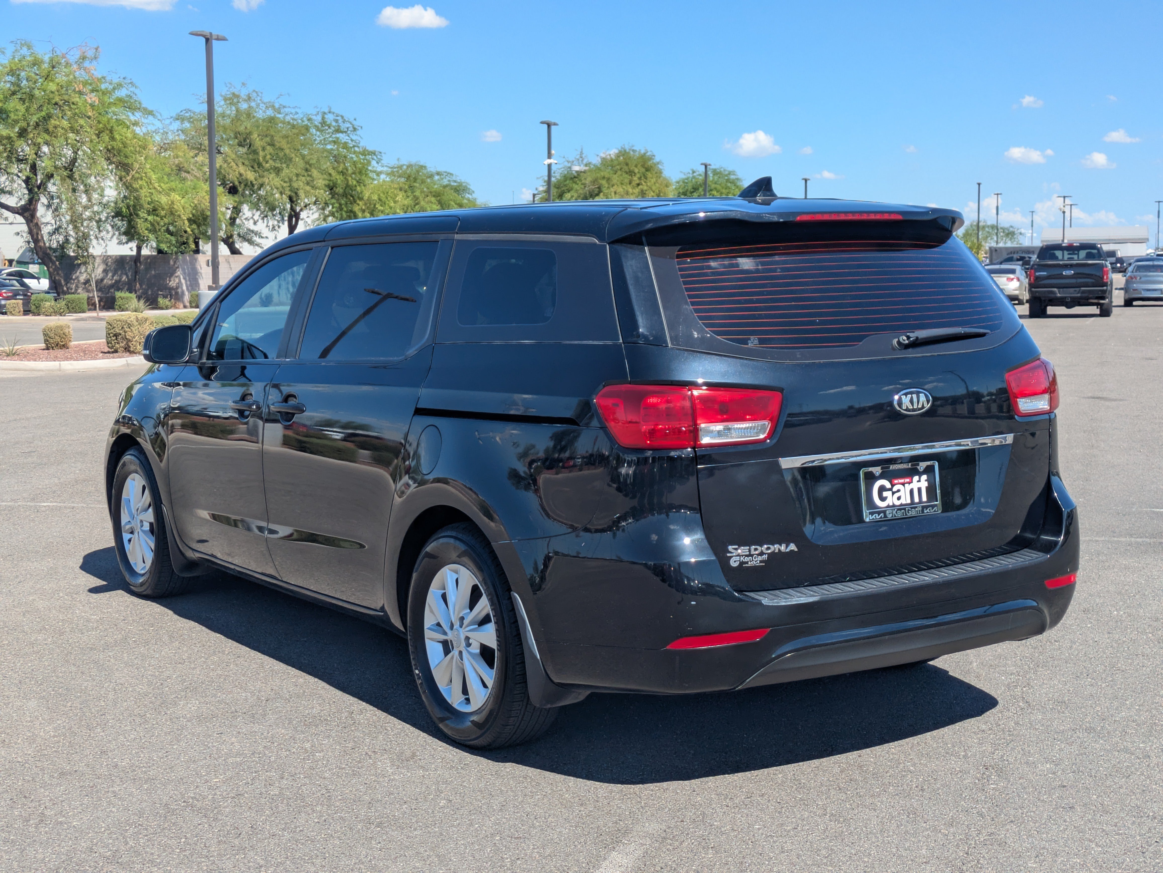 Used 2017 Kia Sedona L FWD image 3