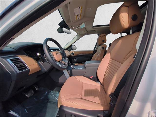 Used 2025 Land Rover Discovery Metropolitan Edition image 16