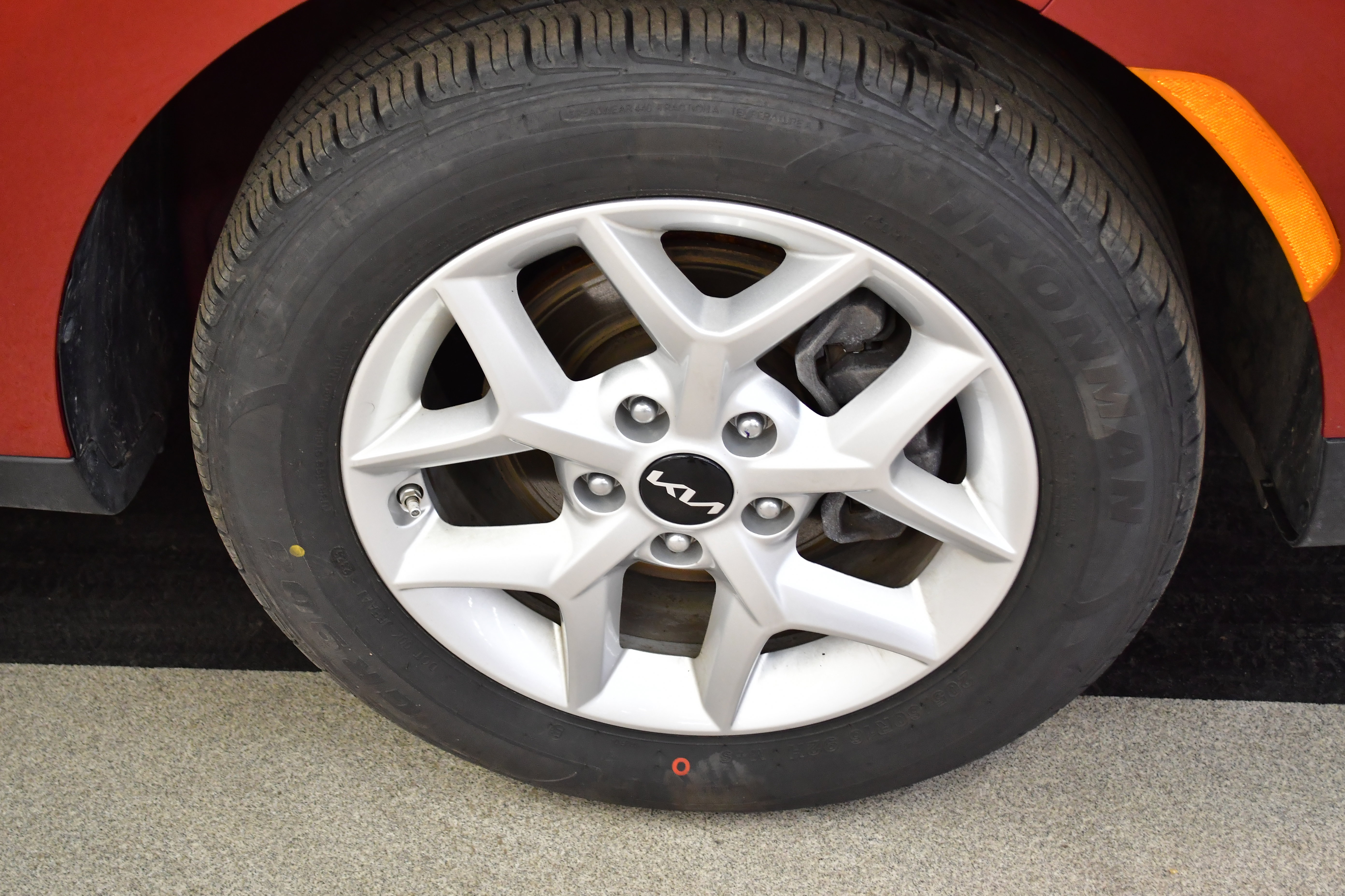Used 2025 Kia Soul LX w/ LX Technology Package FWD image 33