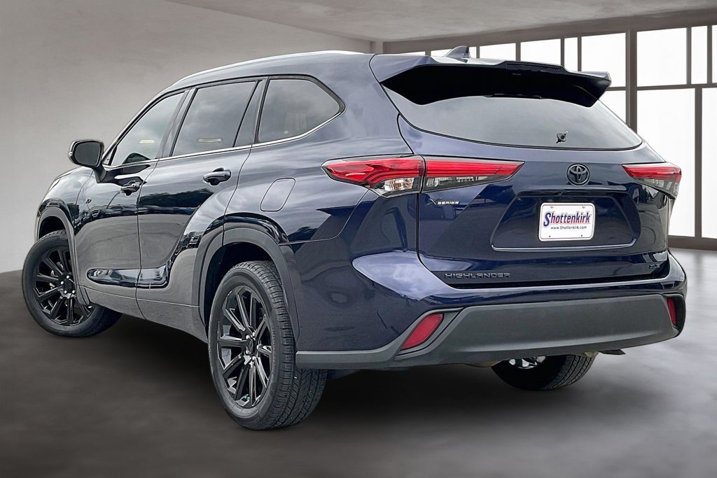 Used 2021 Toyota Highlander XLE FWD image 4