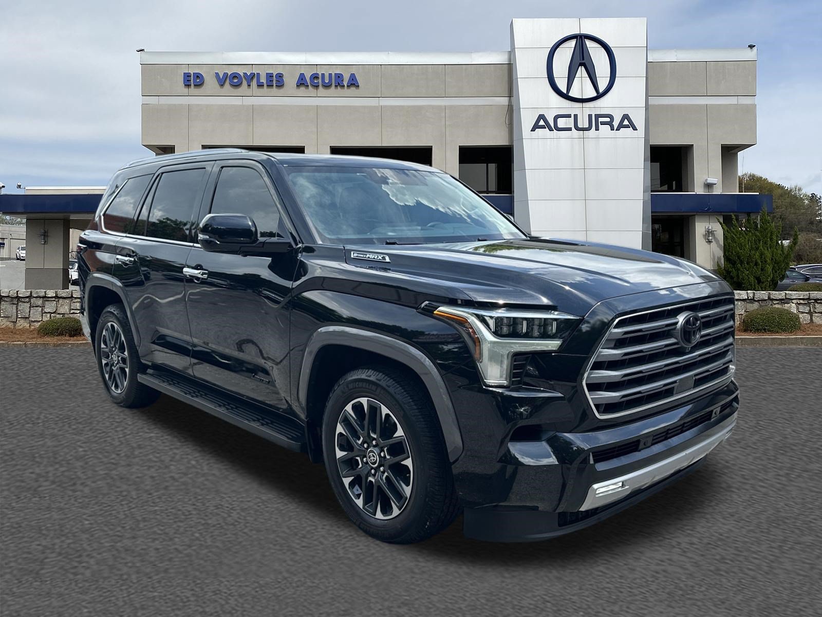 Used 2024 Toyota Sequoia Limited w/ Tow Technology Package AWD/4WD image 3
