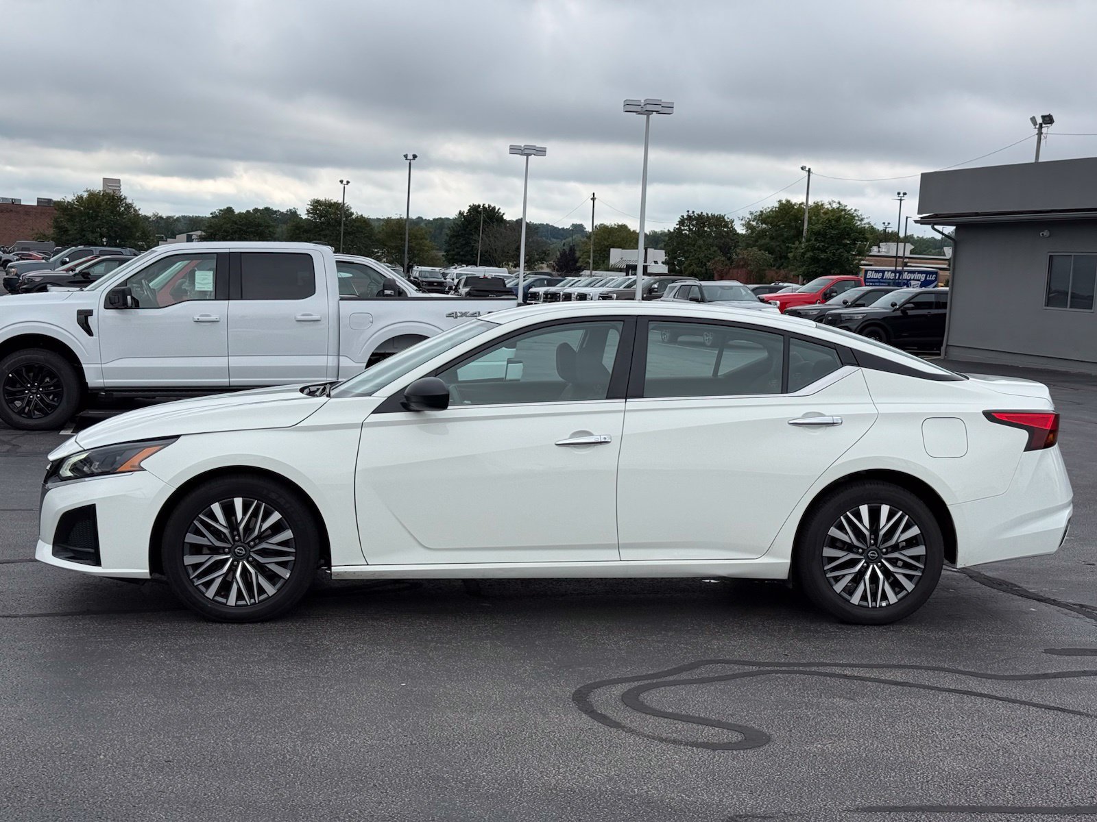 Used 2025 Nissan Altima 2.5 SV FWD image 7
