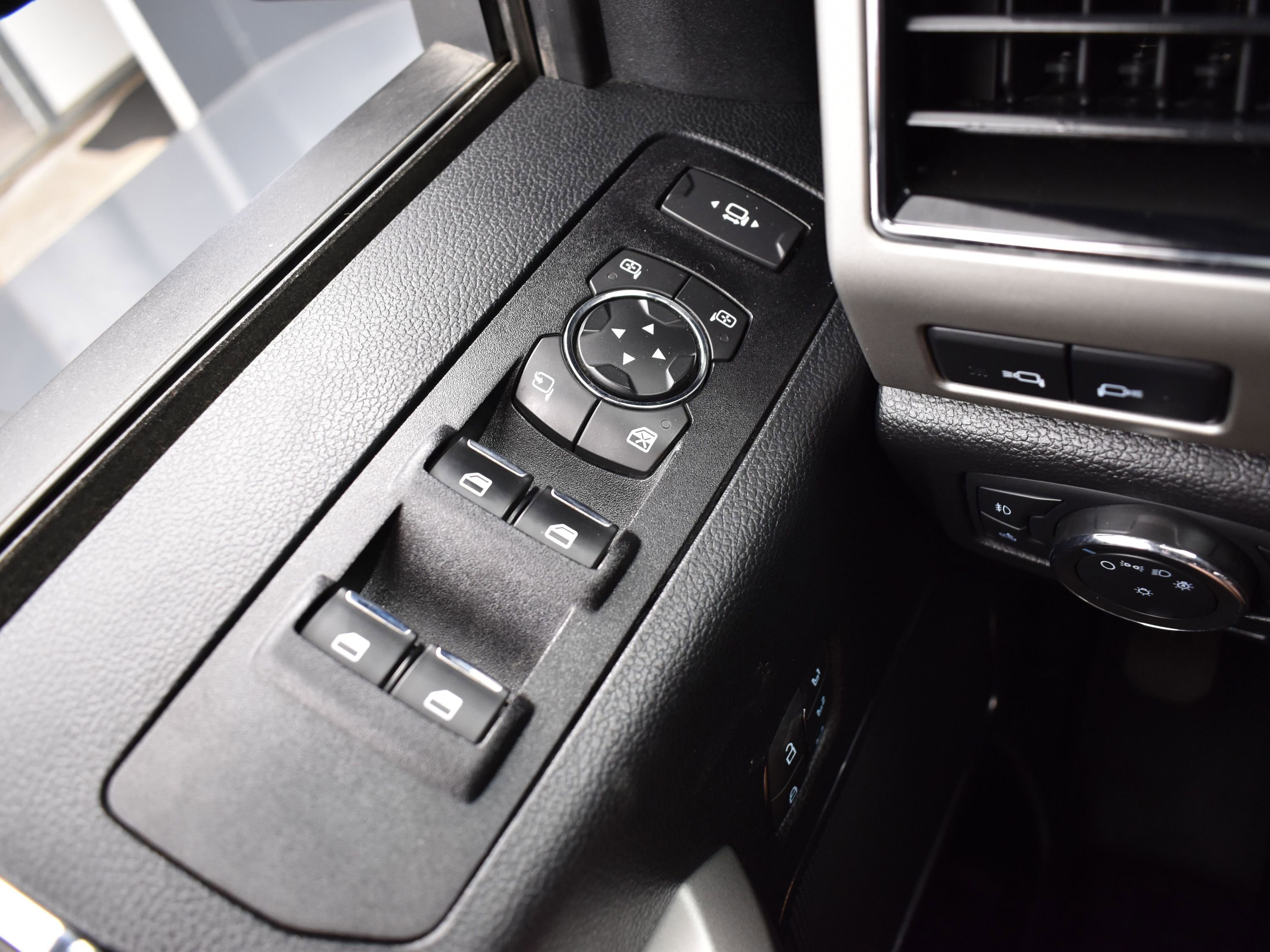 Used 2021 Ford F250 Lariat image 24