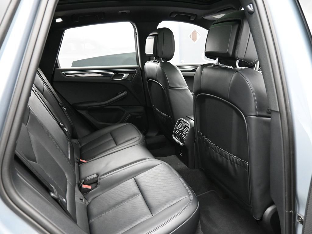 Certified 2025 Porsche Macan image 28