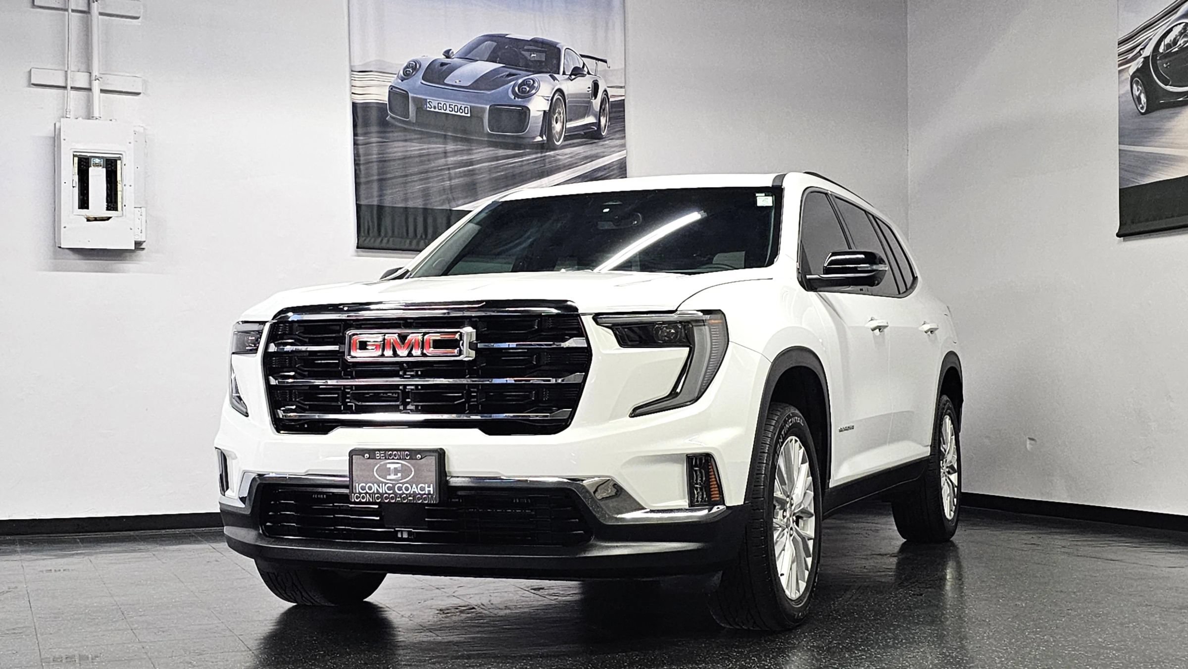 Used 2024 GMC Acadia Elevation FWD image 9