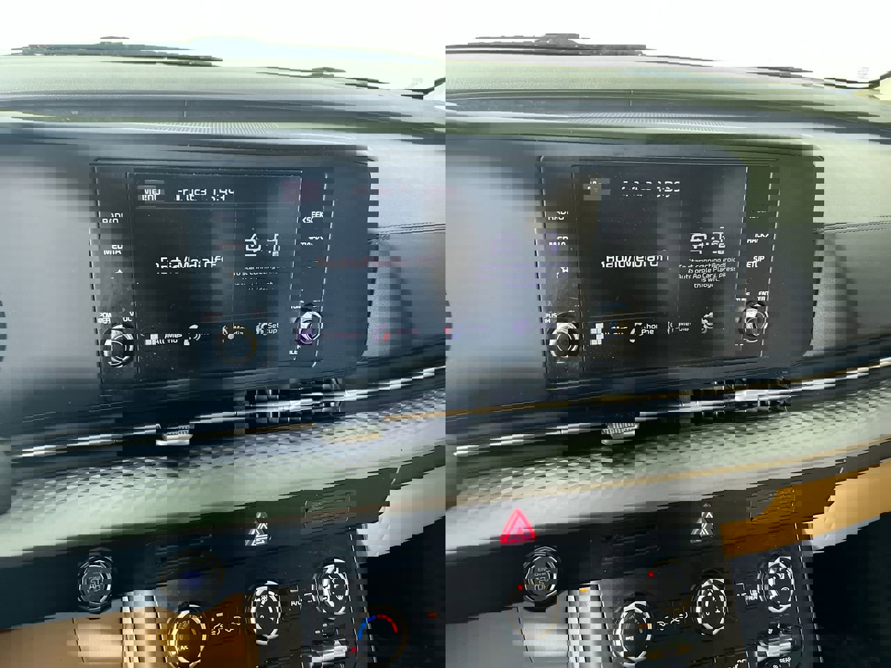 Used 2023 Kia Carnival LX image 26