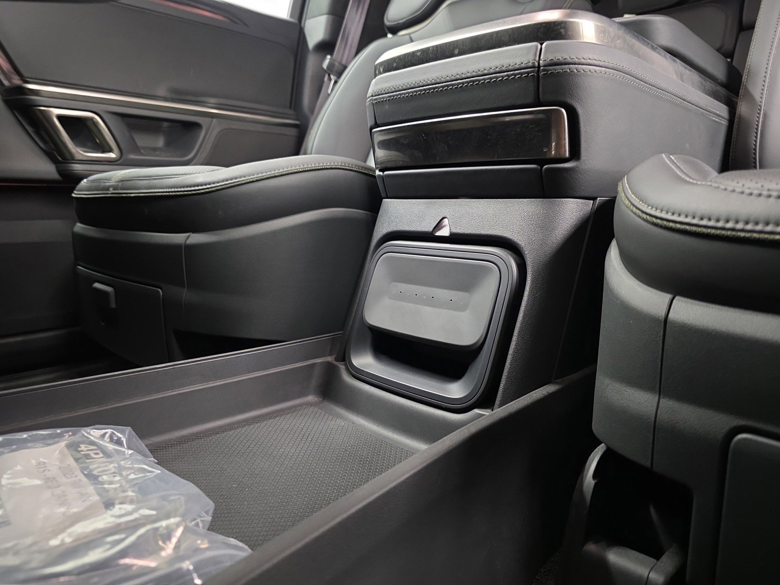 Used 2023 Rivian R1S Launch Edition image 33