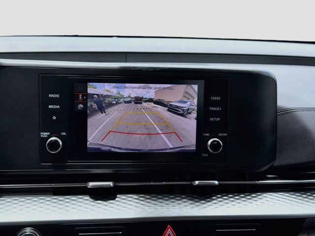Used 2024 Kia Carnival LX FWD image 13