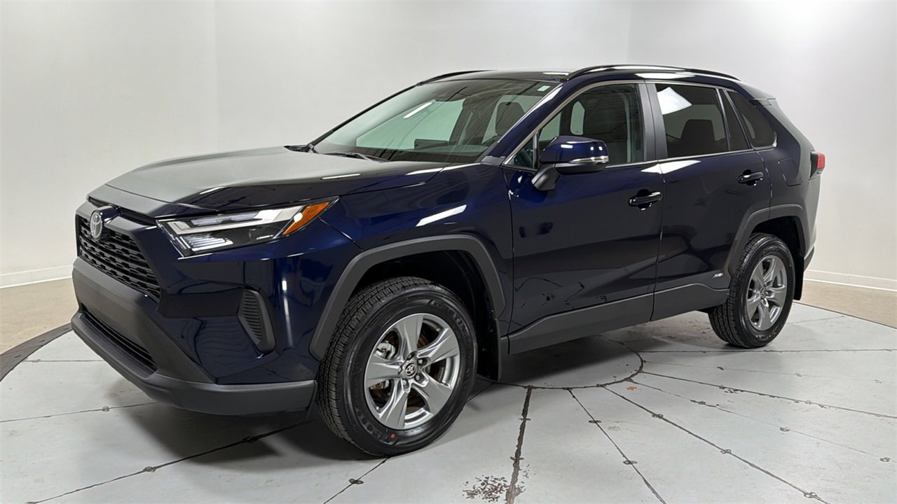 Used 2025 Toyota RAV4 XLE image 1