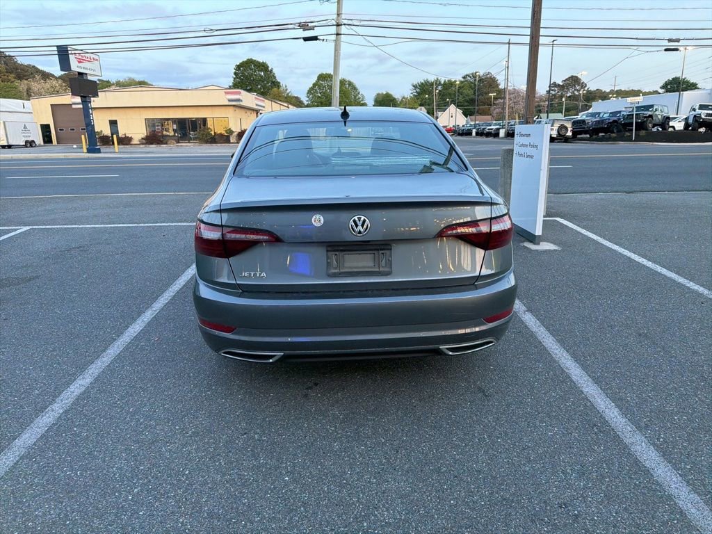 Used 2021 Volkswagen Jetta R-Line w/ R-Line Cold Weather Package FWD image 4