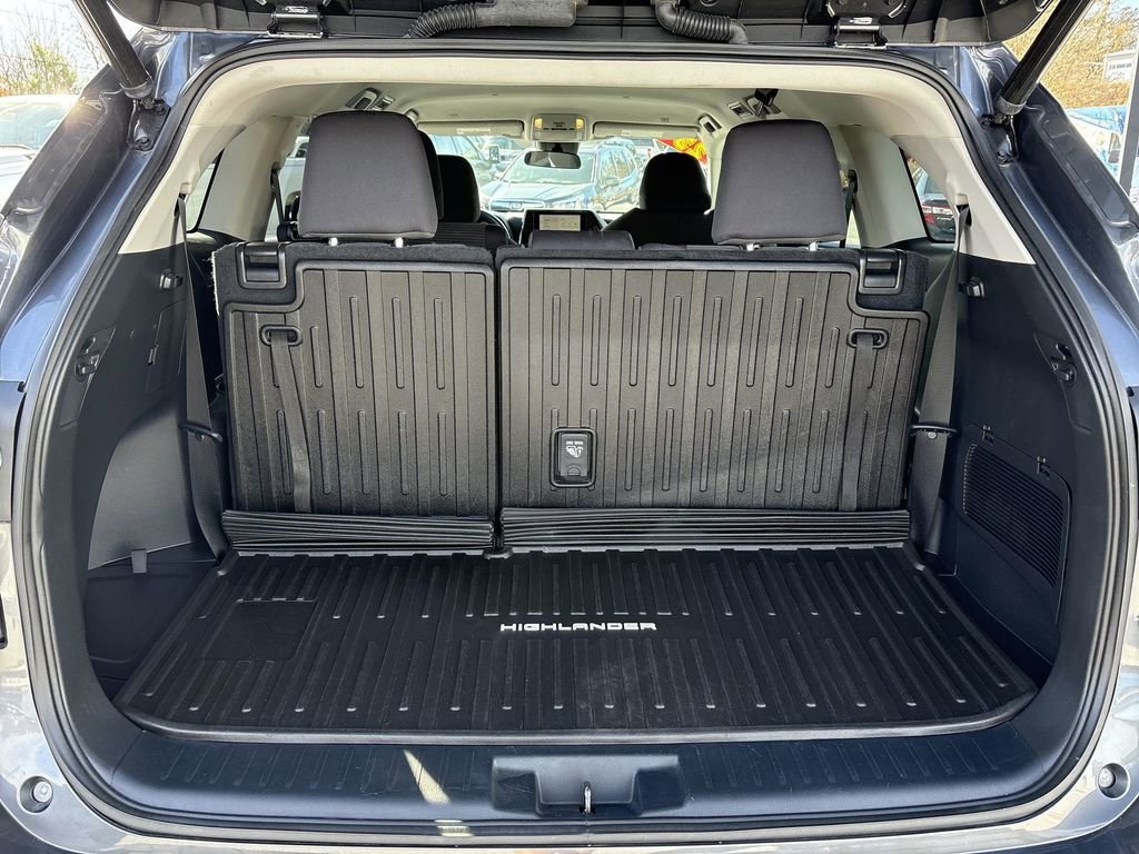 Used 2023 Toyota Highlander LE image 27