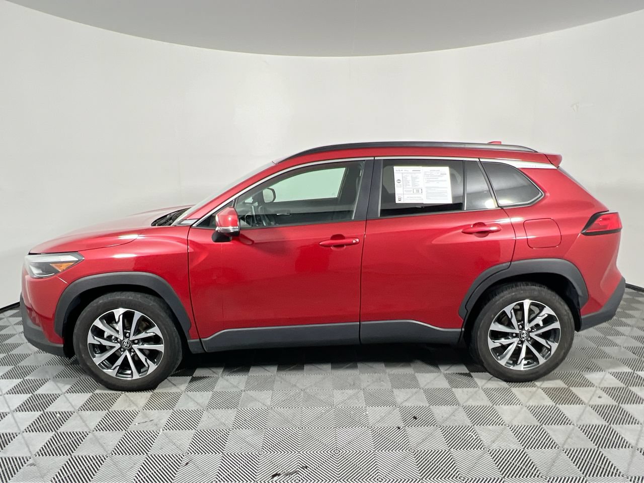 Used 2022 Toyota Corolla Cross XLE FWD image 6