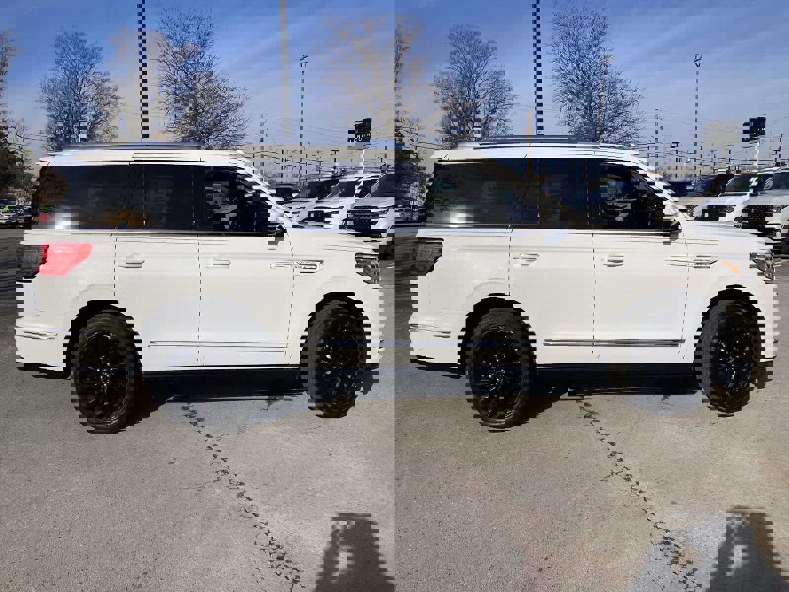 Used 2021 Lincoln Navigator Reserve AWD/4WD image 2