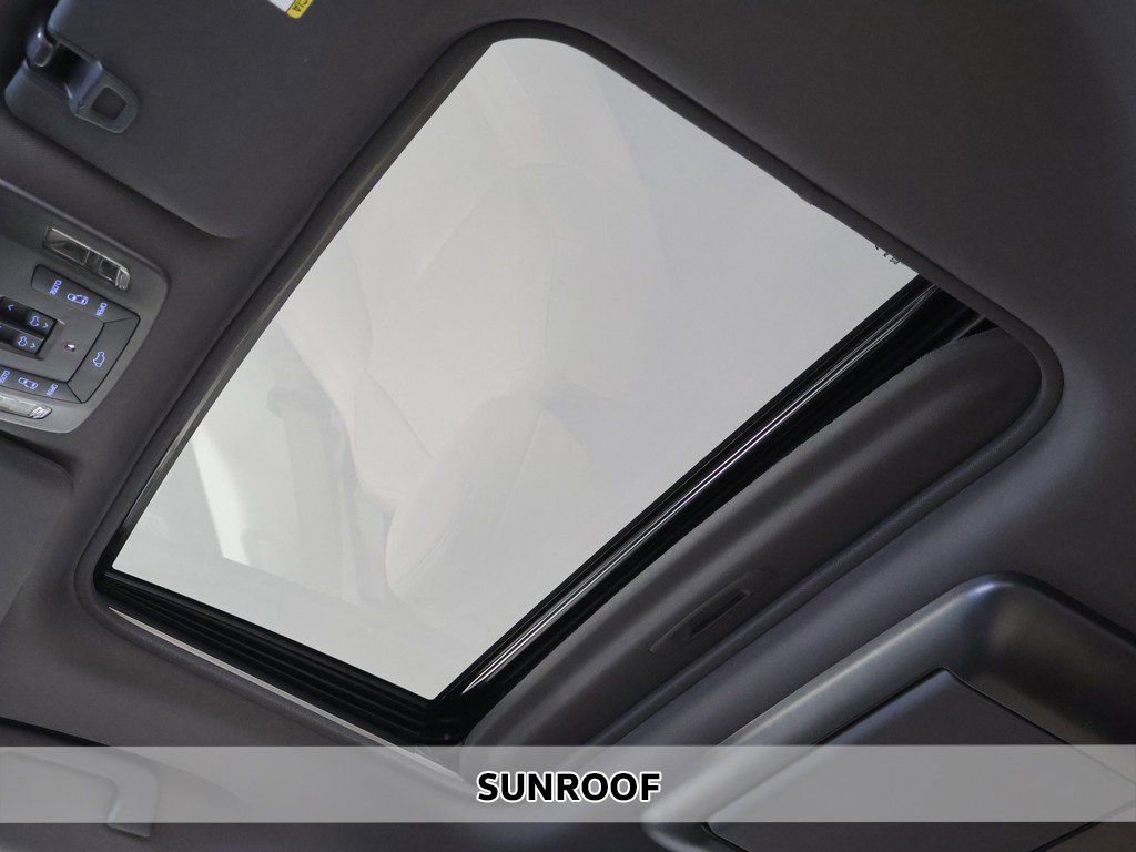 Used 2022 Toyota Sienna Limited AWD/4WD image 4