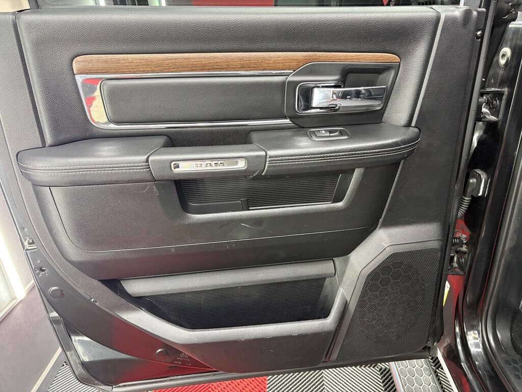 Used 2016 RAM 1500 Laramie w/ Convenience Group image 10
