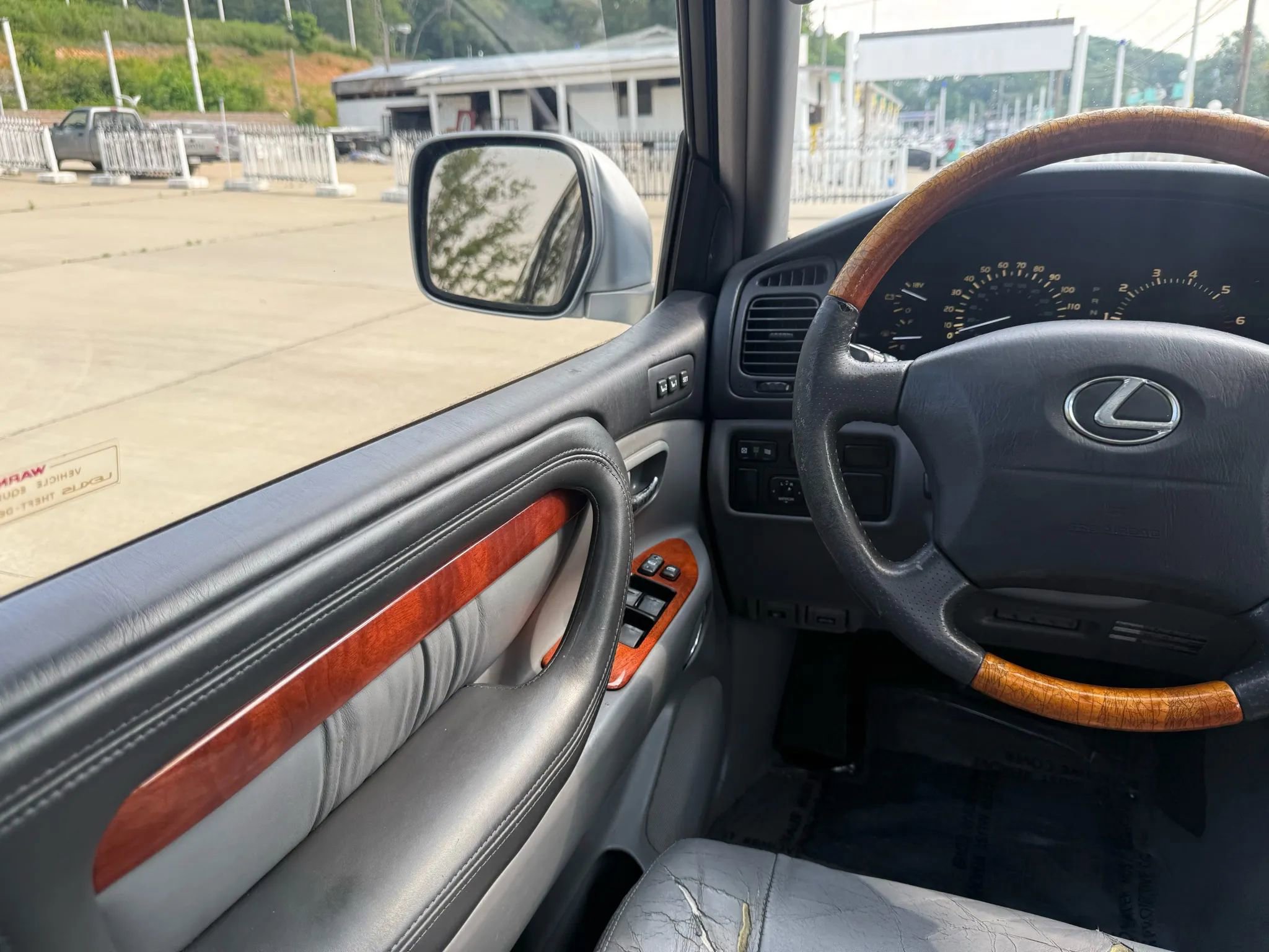 Used 2002 Lexus LX 470 4WD image 33