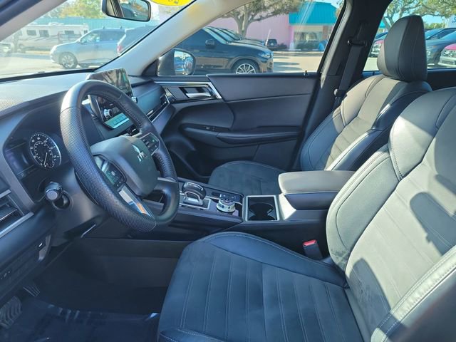 Used 2023 Mitsubishi Outlander SE image 19