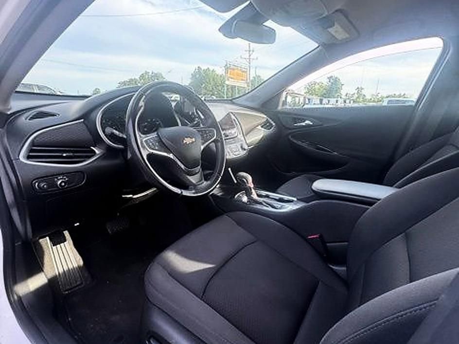 Used 2021 Chevrolet Malibu RS FWD image 3