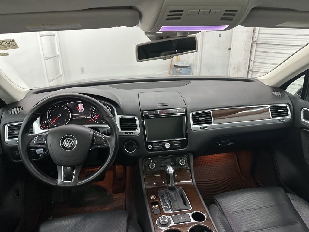 Used 2016 Volkswagen Touareg TDI image 22