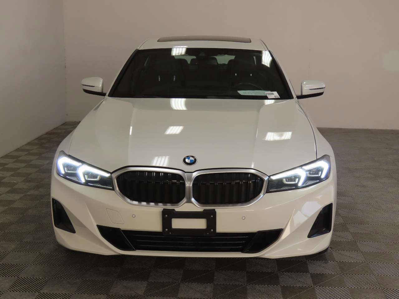 Used 2024 BMW 330i xDrive Sedan AWD/4WD image 2