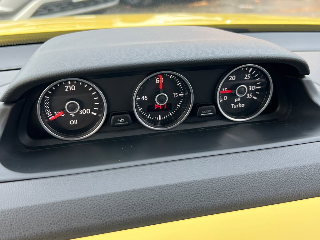 Used 2014 Volkswagen Beetle TDI image 28